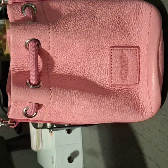 Marc Jacobs The Bucket Pink Mini Bag Is Missing The Shoulder Strap - Picture 8 of 11
